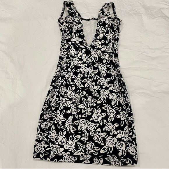 ⭐️ VINTAGE Bodycon Mini  Black White Roses - Picture 4 of 5